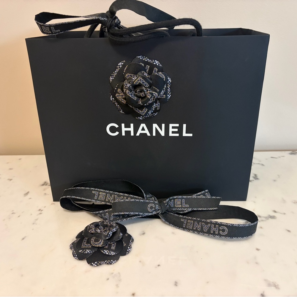 Rare Chanel 2019 Holiday Shopping Bag with Ribbon and 2 Camellia Flowers Lot